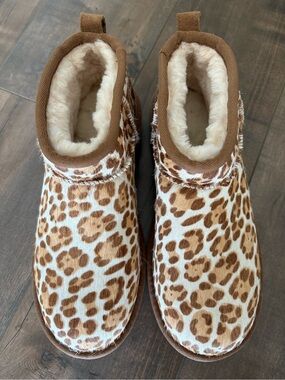 Ugg Women's Classic Ultra Mini Plains Boot Felicity Leopard Jasmine Size 7 NWOB